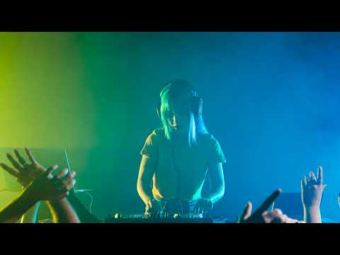 Möwe & Jerry Williams - Boy Oh Boy