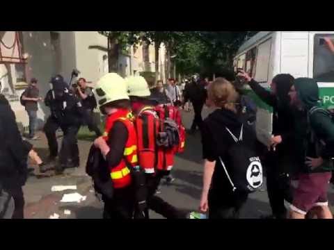 Konfrontationen zwischen Polizei und Antifa-Gruppen in Huckarde.