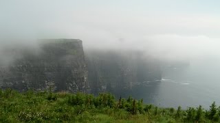preview picture of video 'Ireland - Cliffs of Moher in mist'