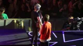 One Direction - Don&#39;t forget where you belong (live)