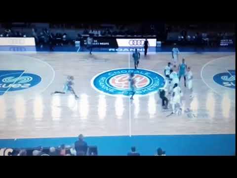 Justin Carter loses his control and hits opponents !!!