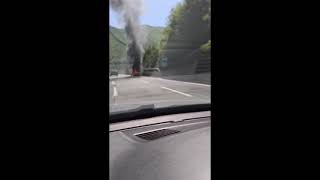 auto-in-fiamme-sull-a16-paura-e-traffico-rallentato-all-altezza-di-baiano