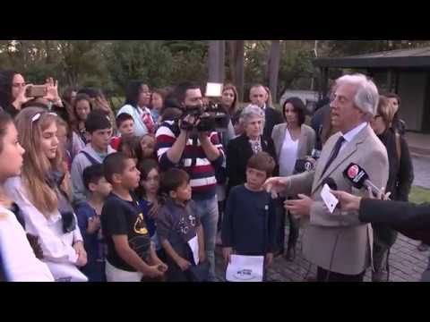 Vázquez recibió a escolares de Cerro Largo y Durazno que participan del Programa de Salud Bucal
