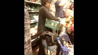 preview picture of video 'Bargain hunters at Tesco Bedworth'