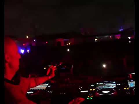 Dennis Cruz playing „Tomi&Kesh - Dance To My Beat“ at Music On Miami