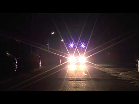 Spoedvideo: Prio 1 TS 05-2231 komt ter plaatse bij schoorsteenbrand Losser