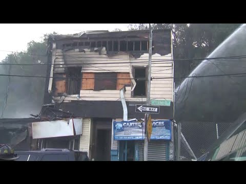 Firefighters injured battling blaze at Bronx auto shop