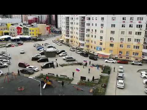 Во дворах Якутска прошли концерты с участием артистов филармонии и театров