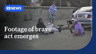 Download lagu Video emerges of second hero confronting Bondi gunman | ABC NEWS mp3 Download lagu Video emerges of second hero confronting Bondi gunman | ABC NEWS mp3