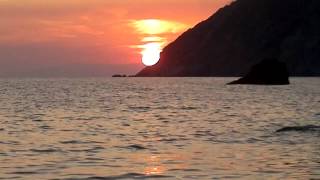 preview picture of video 'Framura, tramonto del 9 agosto 2012 dal porticciolo (HD)'