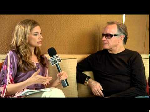 Peter Fonda Presents Award at DIFF 2011