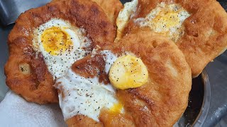 ספינג' ביצה משגע Pastry with egg מטבח בקלי קלות ליהי קרויץ (ליהי קרויץ - מטבח בקלי קלות) - התמונה מוצגת ישירות מתוך אתר האינטרנט יוטיוב. זכויות היוצרים בתמונה שייכות ליוצרה. קישור קרדיט למקור התוכן נמצא בתוך דף הסרטון
