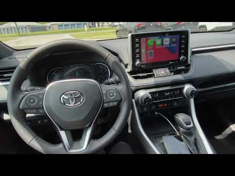 Toyota Technology: How to Set up and Initiate Apple Carplay on your Toyota