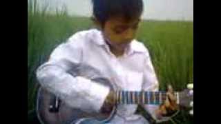 preview picture of video 'ahmad bermain gitar'