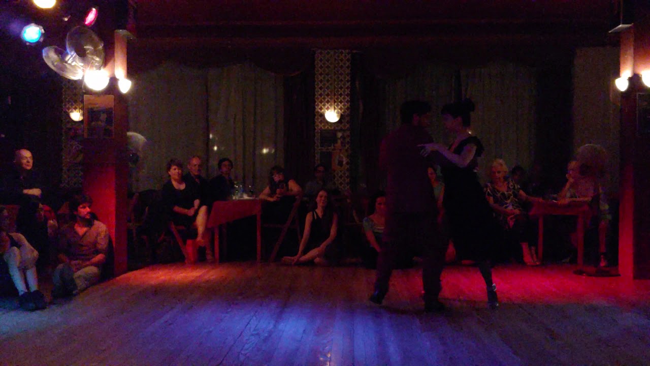 Mariela Sametband y Guille "peque" Barrionuevo. Milonga Mandinga. Uruguay 2019 3/4