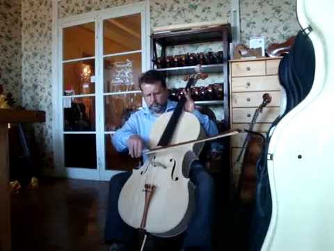 Jouer de son violoncelle pour la première fois