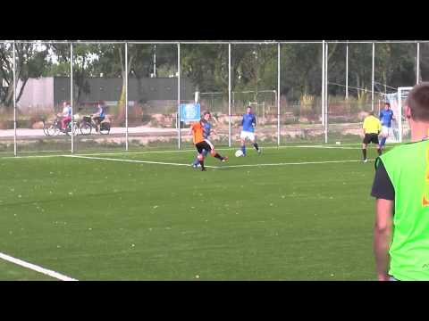 28 sept 2014 Kampong 2 - VV De Meern 2 com 1-2 Mikey springt hoog