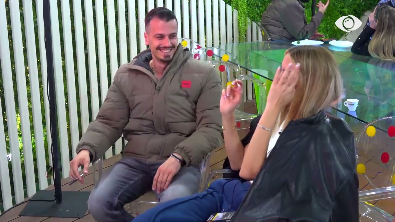 Fjala jote është urdhër…/ Mateo i 'përulet' Brikenës, të qeshura mes tyre