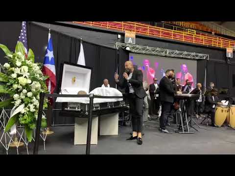 Funeral de Roberto Roena, 😢 en el coliseo Roberto Clemente, canta Andres Waldemar