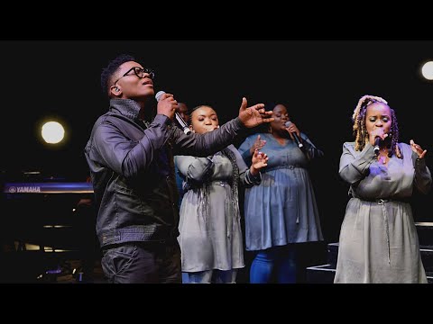 Ayanda Ntanzi - Ngiyathandwa (Live)