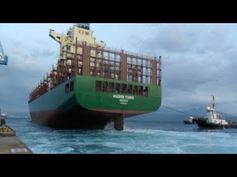 Islamic Iran terrorist Revolutionary Guard blocks passage British Oil Tanker Strait Hormuz Video