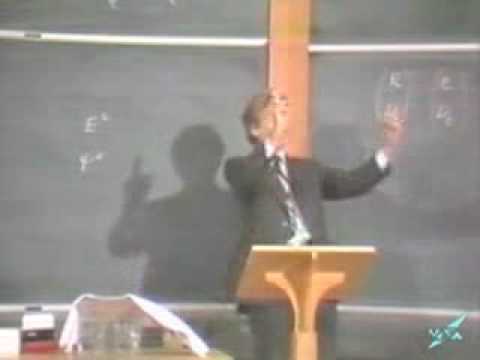 Feynman on Wave Particle Duality (QED Lecture in New Zealand)