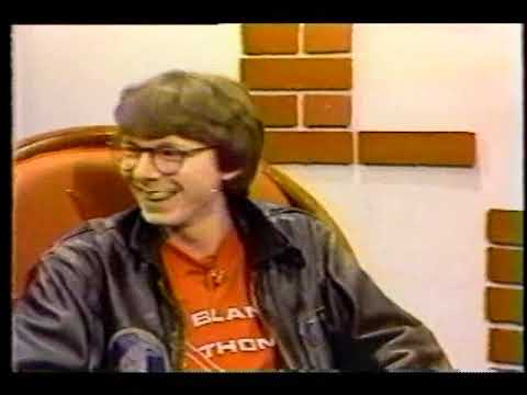 R.E.M. 1983 - ‘Video Music Channel’ (John Gradick Interview with Buck & Mills)