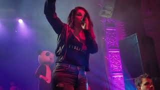 Background (live) -  Snow Tha Product