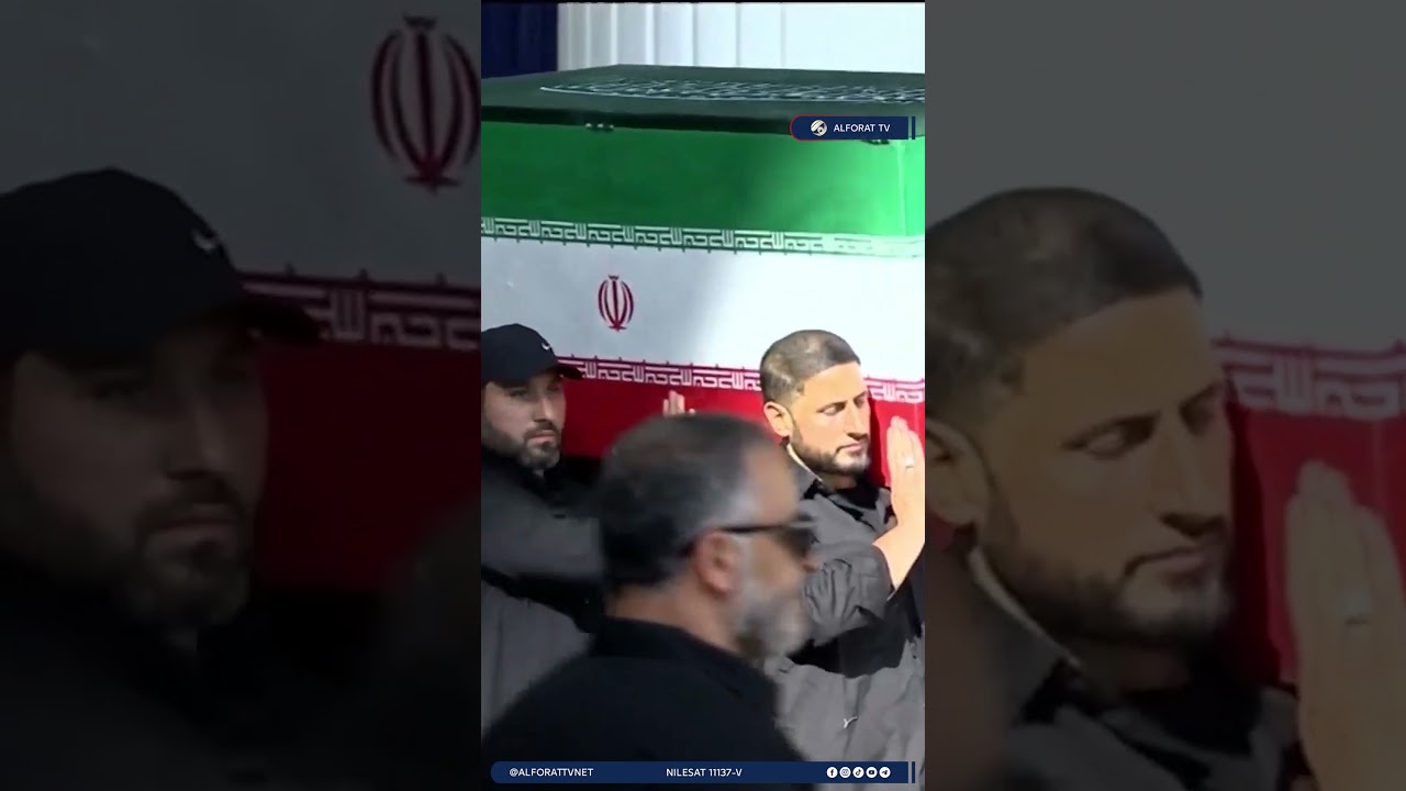 فيديو | حضور أبناء الشهيد السيد الخامنئي في مصلى الإمام الخميني أثناء الصلاة على جثمانه الطاهر