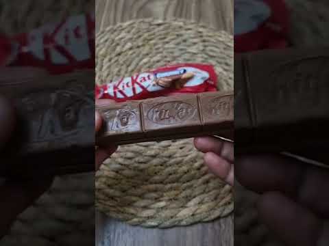 Let's Try LOTUS BISCOFF KITKAT CHOCOLATE BAR #GroceryStoreFinds 🇸🇦 🇦🇪