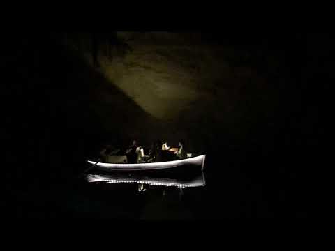 Incredible Lake Performance on a Boat in a Cave - Cuevas del Drach - Mallorca
