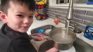 Filipino American Kids eat Lucky Me Pancit Canton for the first time