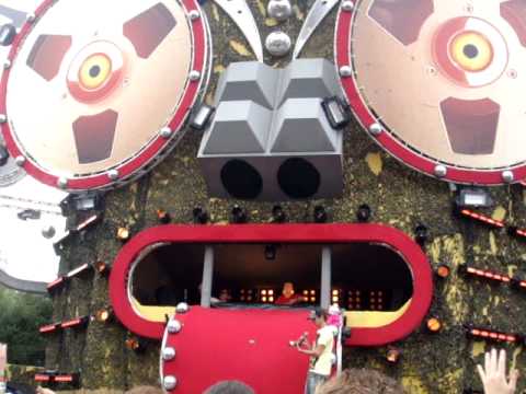 Headhunterz @ The Qontinent Festival 2011 (HQ) (video 1) - Tatanka - Africa