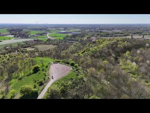 Drohnenflug über die Zechenhalde von Ahlen