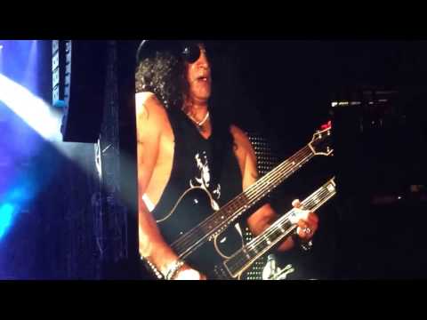 Guns 'N' Roses- Civil War 07/16/16 Rogers Centre Toronto, Ontario