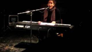 Rebecca Clamp - 100 Cold Kisses (live)