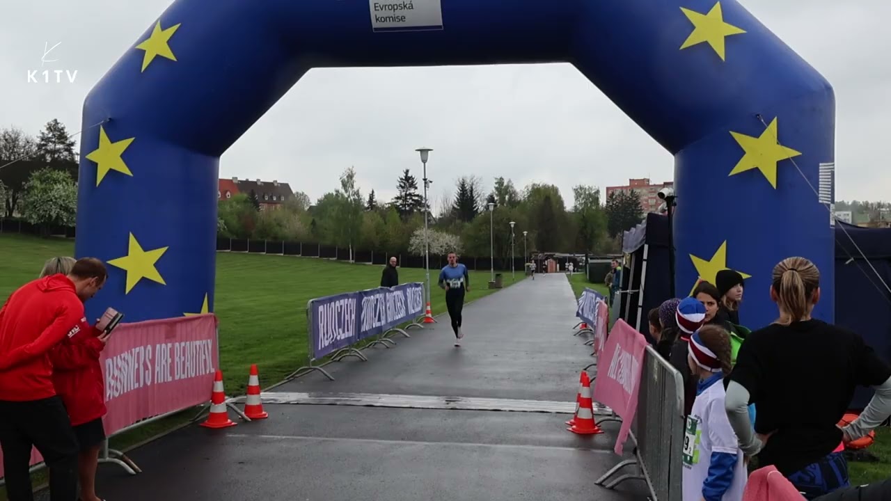 RunCzech 2025 v Karlových Varech - Juniorský maraton ovládli studenti Gymnázia Karlovy Vary