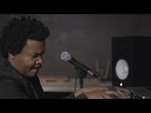 Vanco Ft Brenden Praise - Circles "Acoustic"