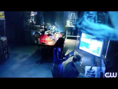 Black Lightning 3x7 Grace runs off