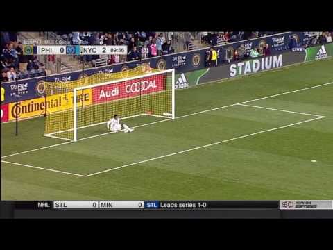 GOLAZO DE DAVID VILLA  DE MEDIA CANCHA