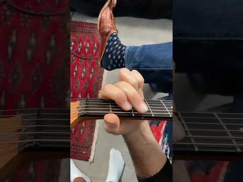 1 4 5 Chord Progression Using Open Chords - Easy Guitar Tricks (Theory Lesson)