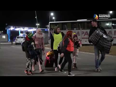 Isaccea – Zeci de voluntari ajută refugiaţii chiar şi noaptea