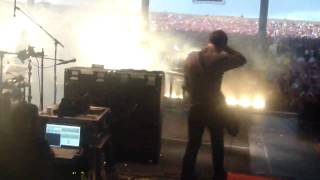 Nine Inch Nails -- Piggy (Nothing Can&#39;t Stop Me Now) [from the stage] 30-5-2009