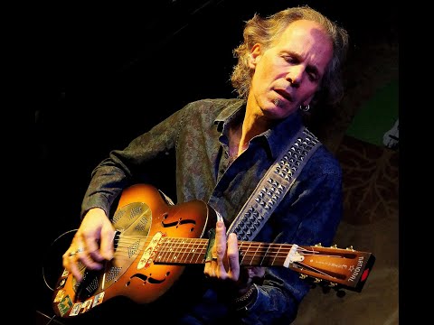 Brooks Williams - Darkness (Live From Blue Rock)