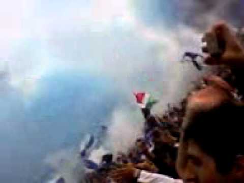 "recibimiento de Velez, partido contra huracan clausura 2009" Barra: La Pandilla de Liniers • Club: Vélez Sarsfield