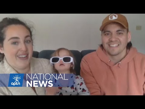 18-month-old Shania Twain fan invited on stage at concert in Edmonton | APTN News