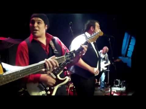 The BluesBones - Cruisin' live at The Bosuil (clip from DVD The BluesBones Live!)