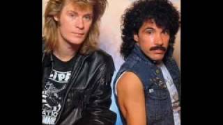 HALL &amp; OATES - LOVE OUT LOUD [STILL PICTURES].flv