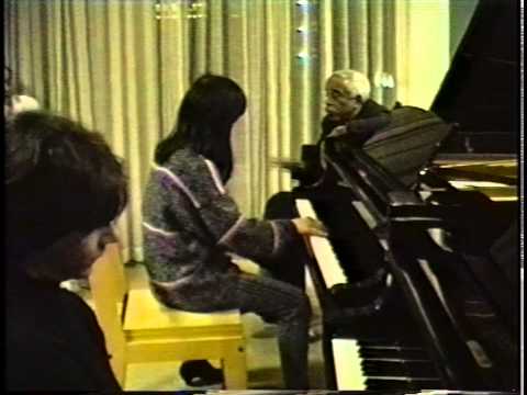 Practicing the dominant scale adding distracting notes