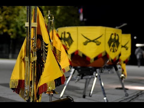 Helm ab zum Gebet - Großer Zapfenstreich Admiral Nielson